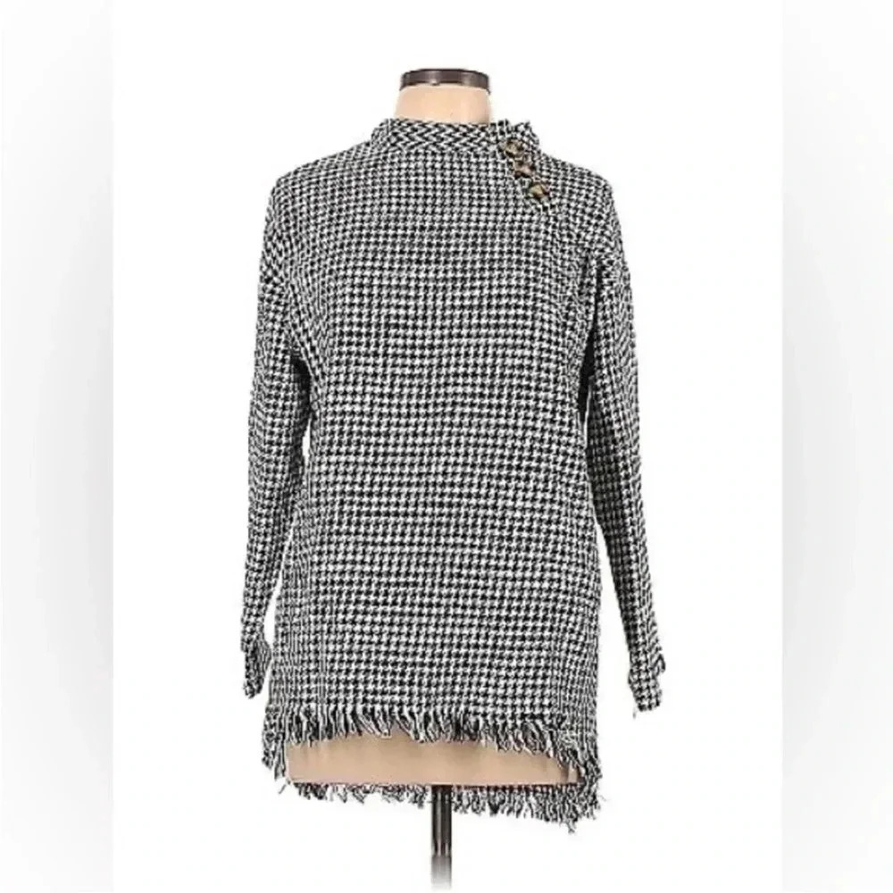 Crosstree Lane black and white houndstooth sweater/top large